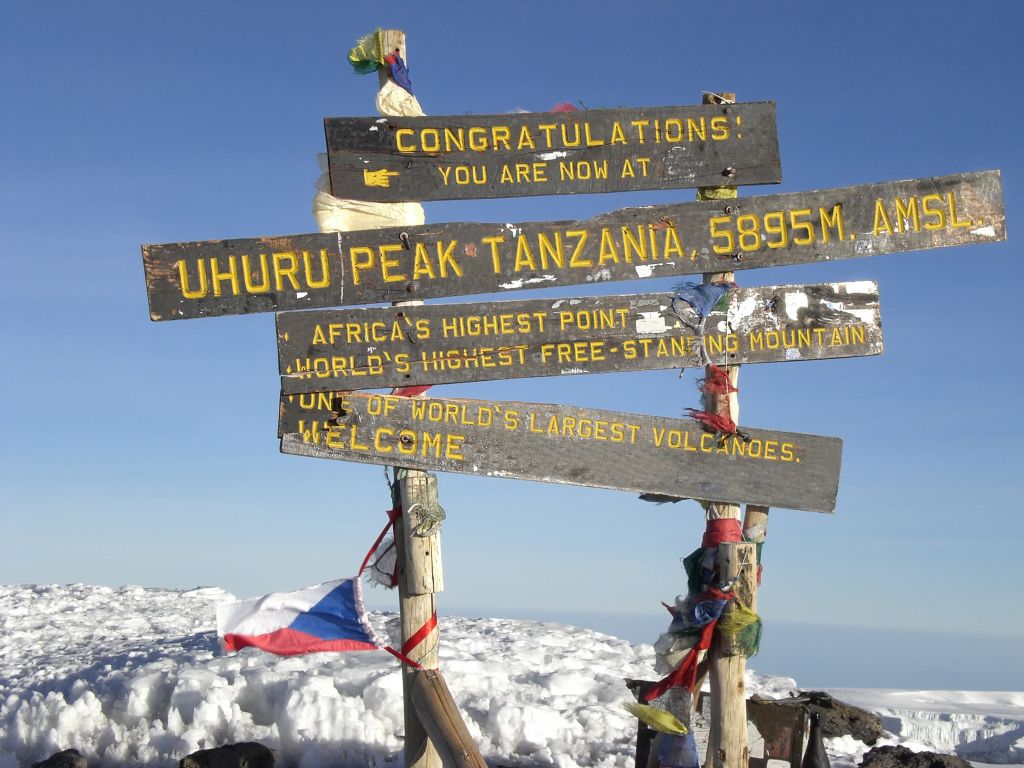 Uhuru Peak on Mount Kilimanjaro © Peter Zaharov | Dreamstime