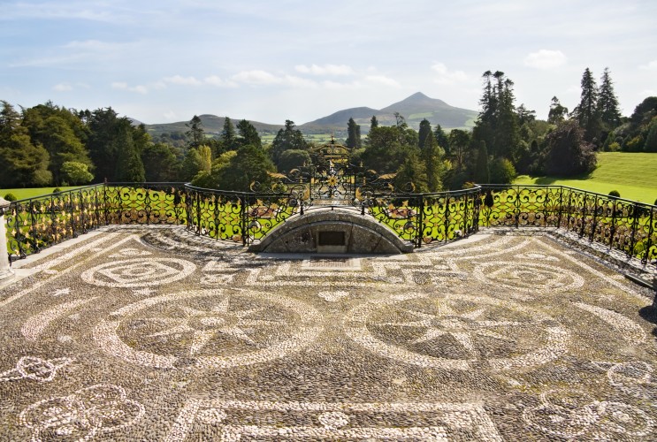 Main entrance to Powerscourt Mansion, Wicklow, Ireland © Eireanna | Dreamstime