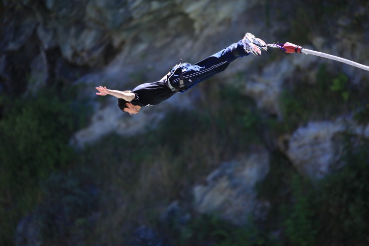 Bungy jumping towards the Kawarau River in Queenstown, New Zealand © Alexandra1977 | Dreamstime