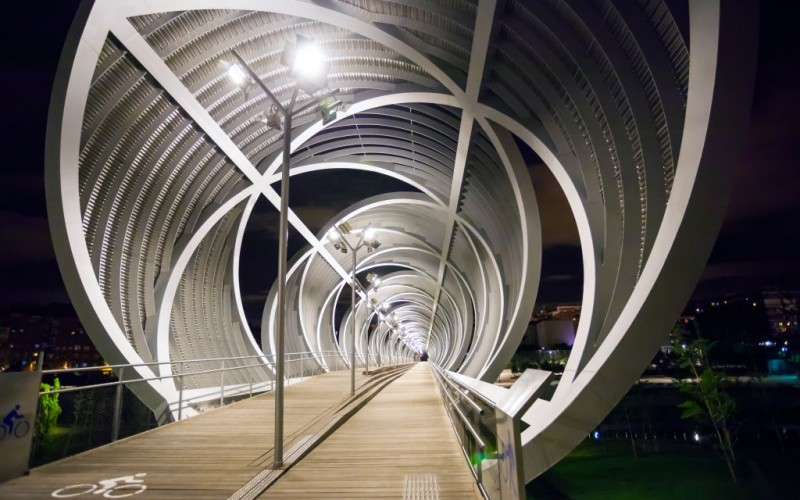 Arganzuela Bridge, Madrid Rio Park, Spain © Icononiac | Dreamstime 49543261