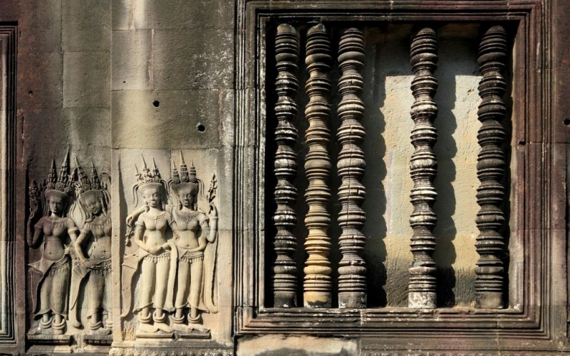 Apsara Dancers with Mahabharata Carvings, Angkor Wat, Siem Reap, Cambodia © Kelvintt | Dreamstime 17572744