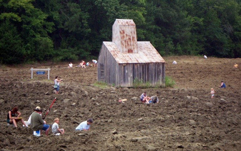 Digging in Diamonds State Park, Murfreesboro, Arkansas © Doug Wertman | Flickr