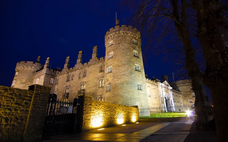 Kilkenny Castle, Ireland © Littleny | Dreamstime 31190477