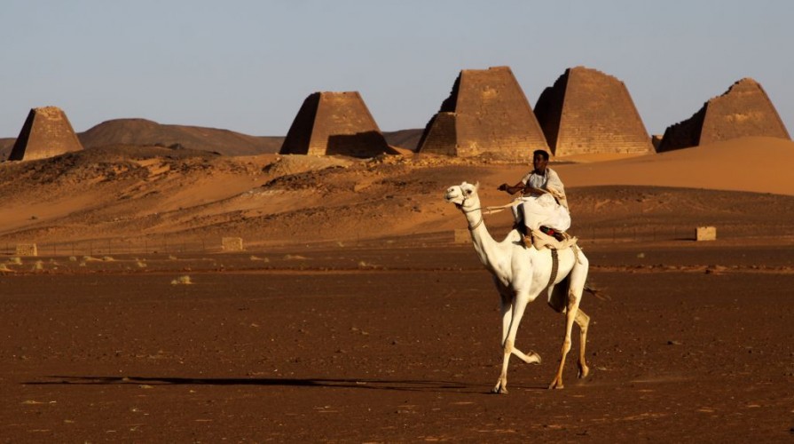 Meroe, Sudan, The Pyramids of Nubia © Retlaw Snellac | Flickr
