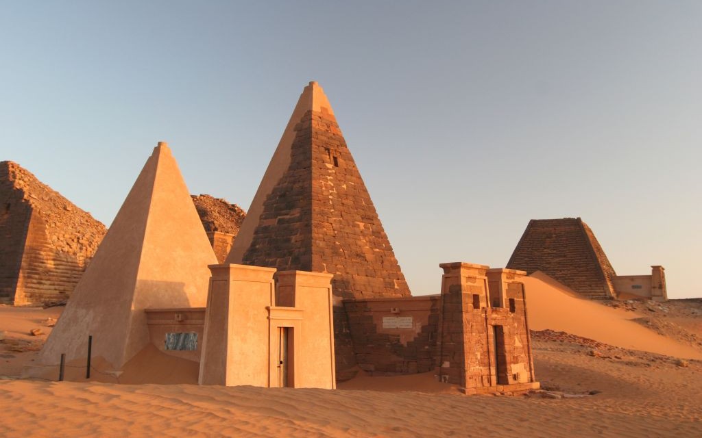 Meroe, Sudan, The Pyramids of Nubia © Uros Ravbar | Dreamstime 5232988