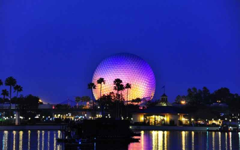 Spaceship Earth at Walt Disney World's Epcot in Orlando, Florida © Darwin Lopez | Dreamstime 13172645