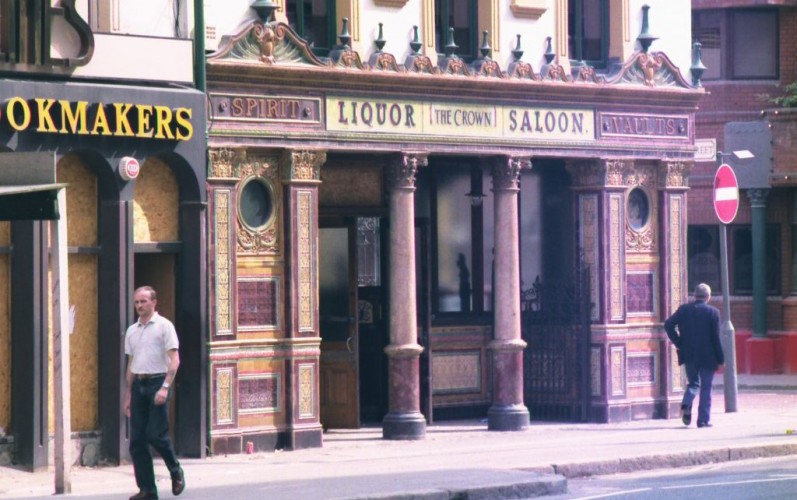 The Crown Liquor Saloon of Belfast, Antrim, Northern Ireland © Steve Cadman | Flickr