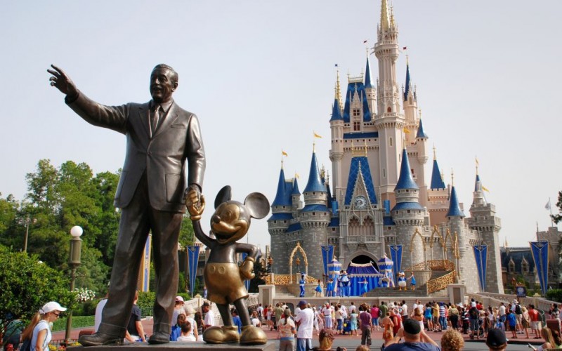 Walt Disney World's Magic Kingdom in Orlando, Florida © Libo Tang | Dreamstime 33028497