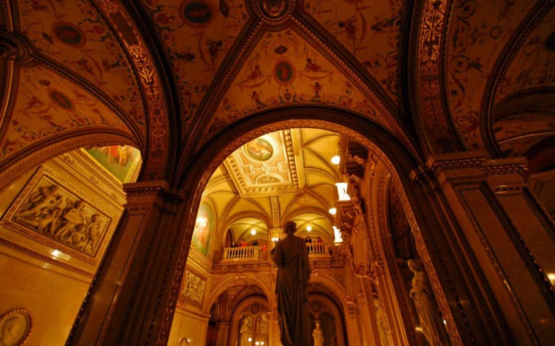 Wiener Staatsoper, The State Opera House in Vienna, Austria © Aronbrand | Dreamstime 3437234