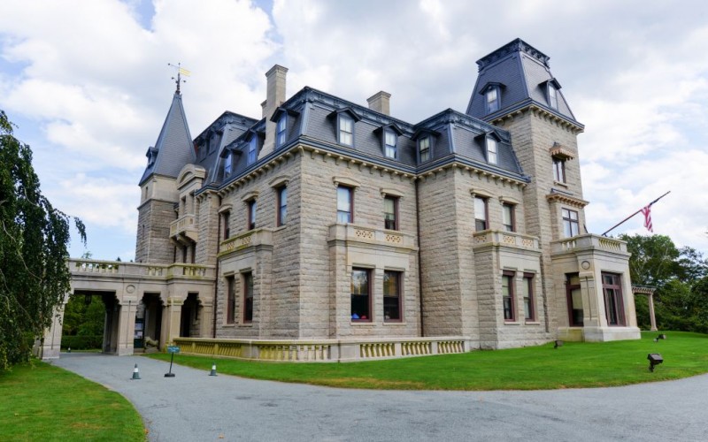 Chateau-sur-Mer, first of the Gilded Age Mansions on Bellevue Avenue in Newport, Rhode Island © Demerzel21 | Dreamstime 50460959