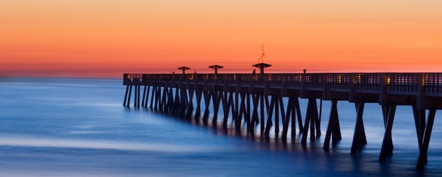 Sunrise at Jacksonville Beach Pier, Florida © Robwilson39 | Dreamstime 14287639