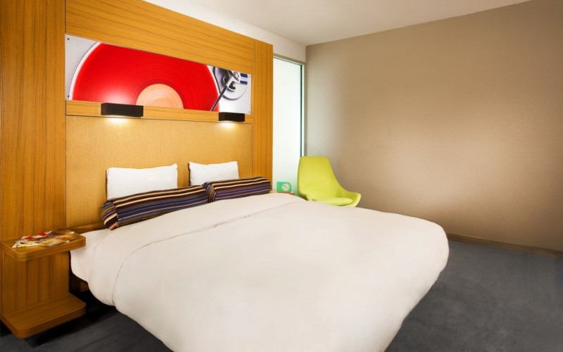 alf3082gr-90172-King-bedded loft © Aloft Hotels