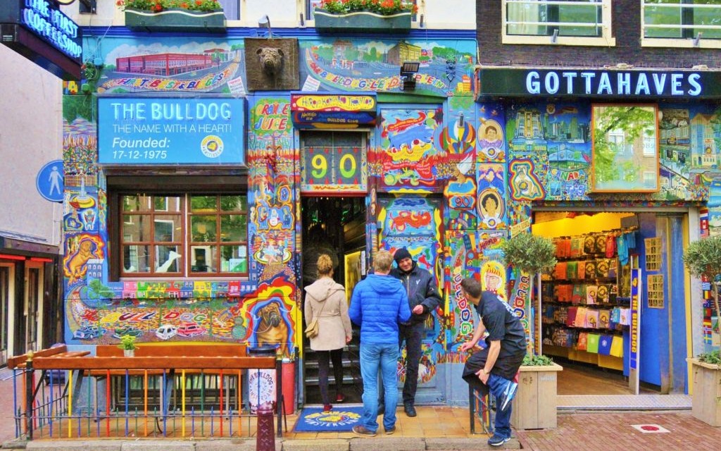 Bulldog Coffeeshop, Amsterdam, Netherlands © Louieragasa | Dreamstime 46565910