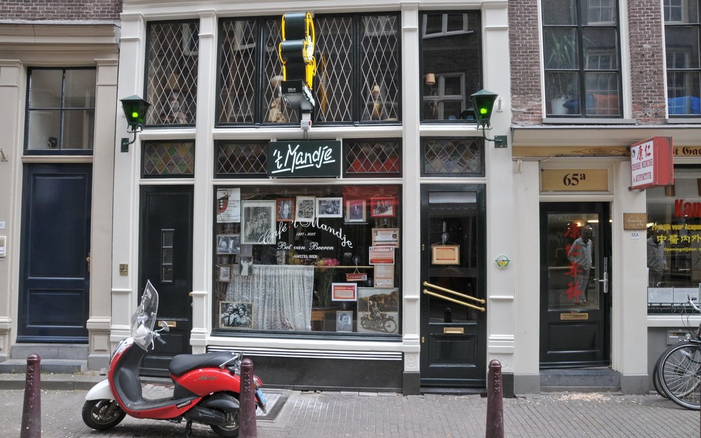 Cafe 't Mandje, Amsterdam, THe Netherlands © FaceMePLS | Flickr