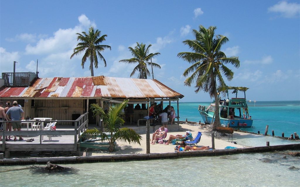 The Lazy Lizard at The Split, Caye Cauker, Belize © Isaac Peterson | Flickr