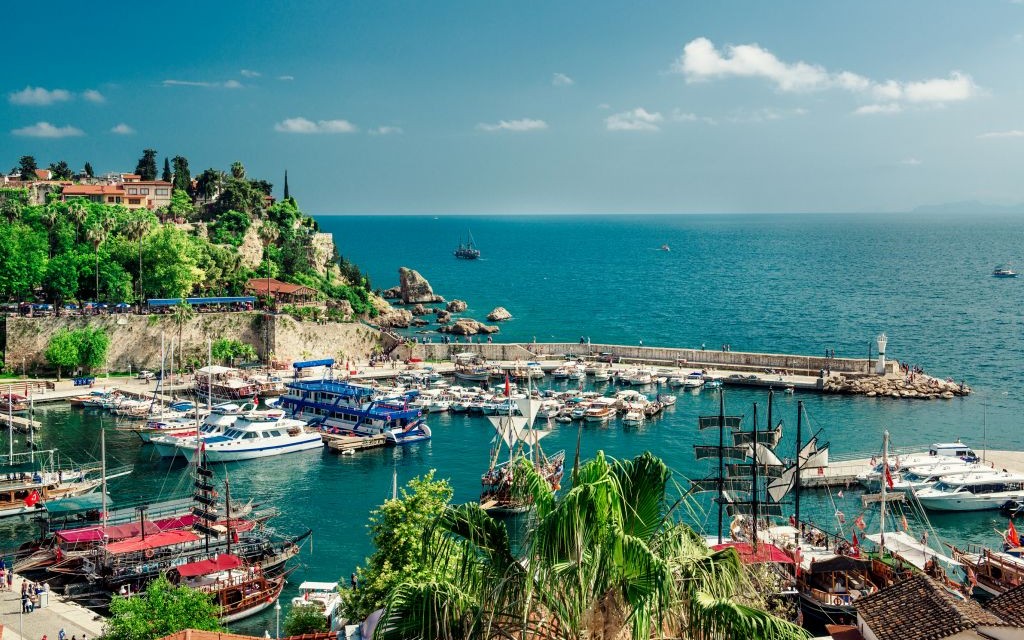 Antalya Harbor, Turkey © Amoklv | Dreamstime 41087321