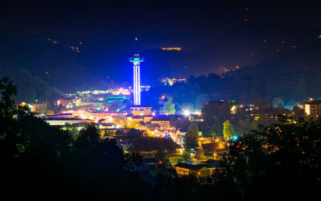Gatlinburg, Tennessee from Foothills Parkway © Jon Bilous | Dreamstime 47705220