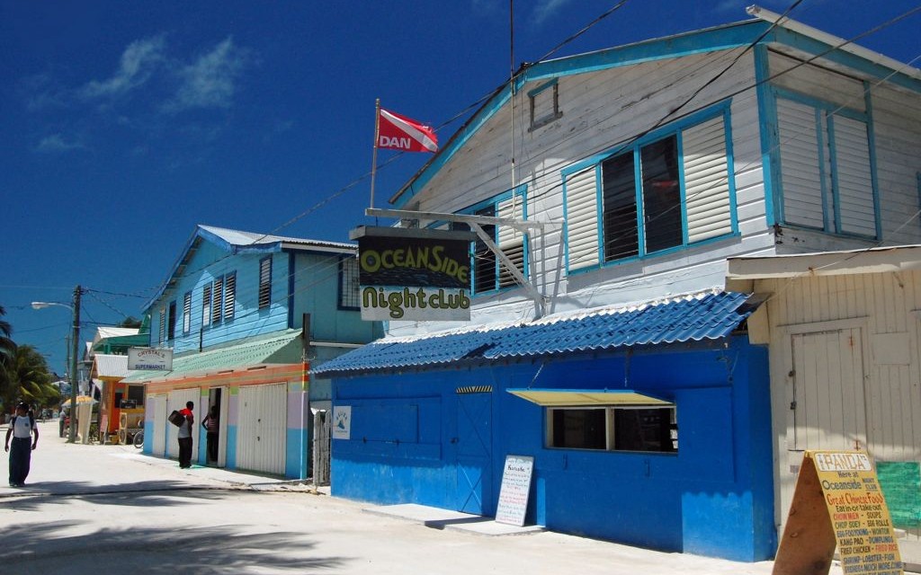 Oceanside Nightclub, Caye Caulker, Belize © James Willamor | Flickr