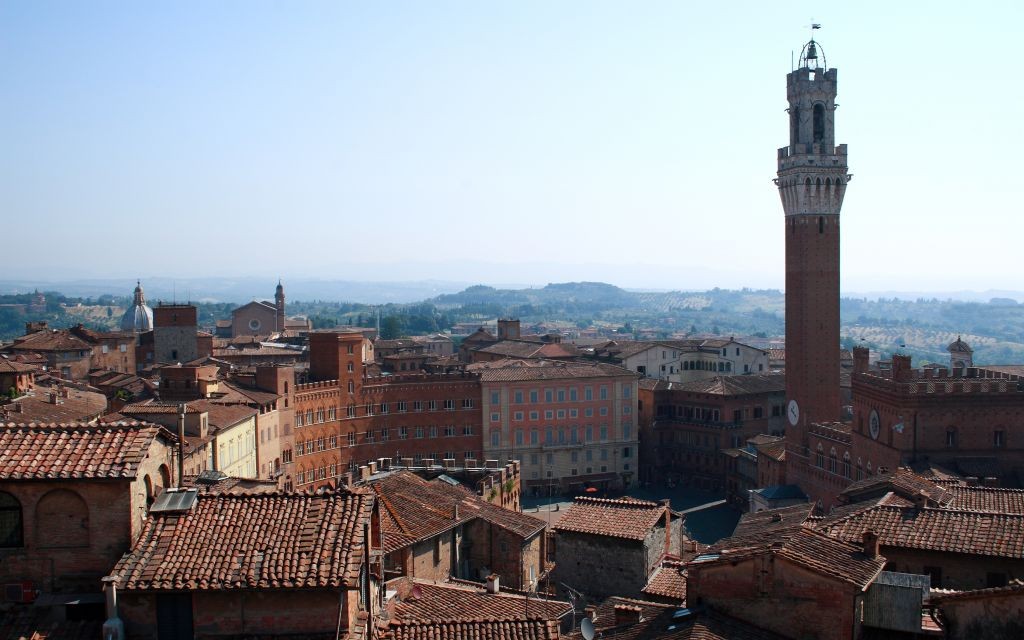 Piazza del Campo, Siena, Italy © John Menarad | Flickr