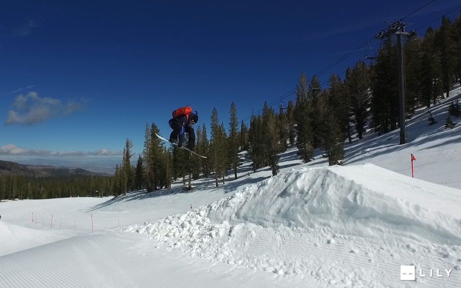 Snowboarding 2 drone camera © Lily