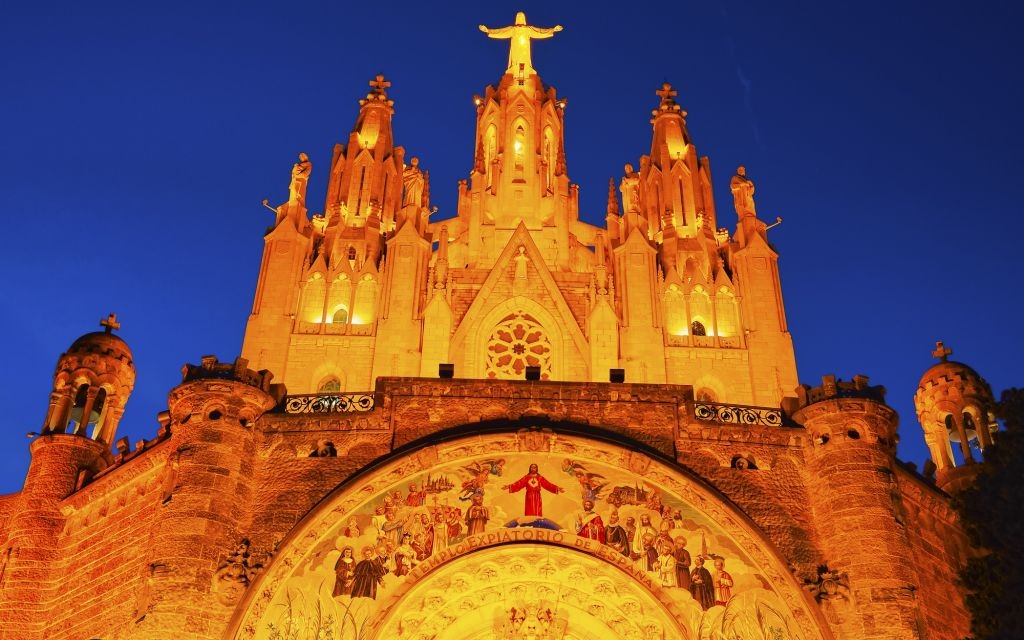 The Temple of the Sacred Heart of Jesus on Tibidabo Mountain, Barcelona, Spain © Karol Kozlowski | Dreamstime 40073898