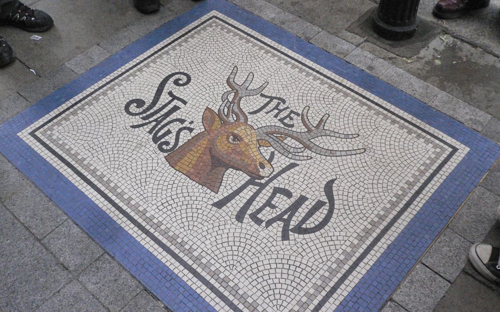 The Stag's Head, Dublin, Ireland © Nina Stossinger | Flickr