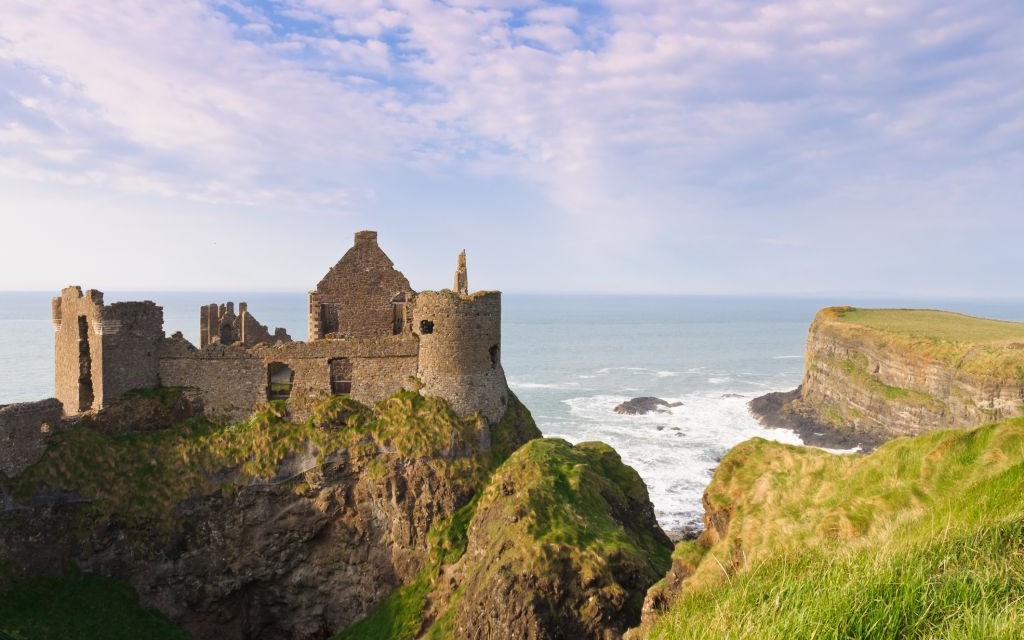 Dunluce Castle, Ireland © Aleramo | Dreamstime 44259971