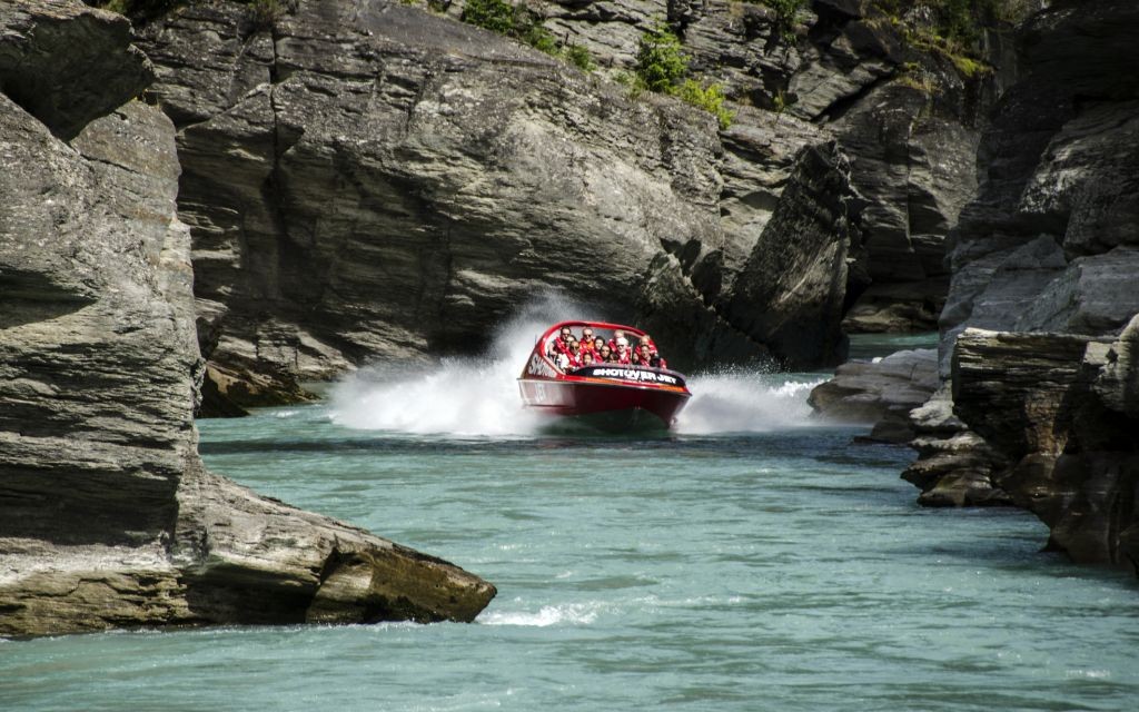 Jet Boating in Shotover Canyon, New Zealand © Mark Ward | Dreamstime 28419170