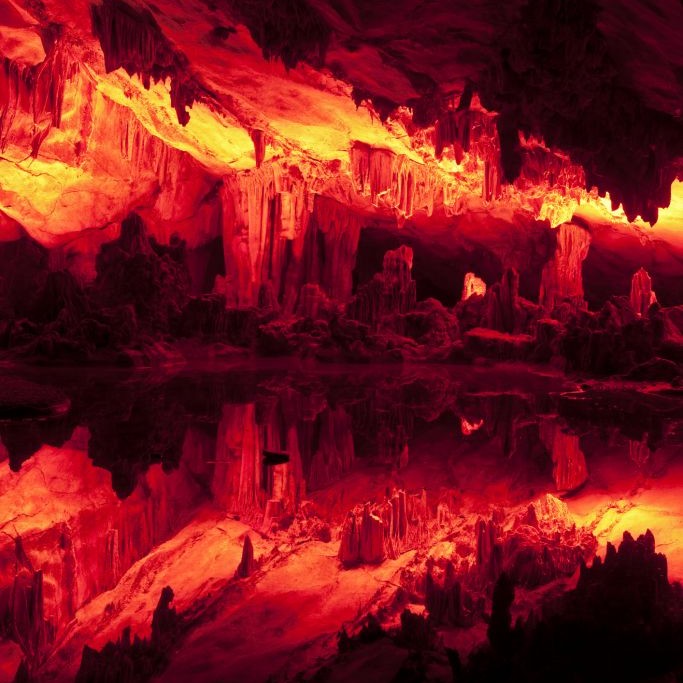 Reed Flute Cave, Guilin, China © Dndavis | Dreamstime 42389732
