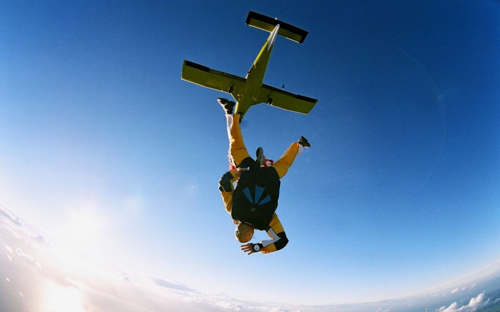 Sky Diving in New Zealand © Speedfighter17 | Dreamstime 2880035