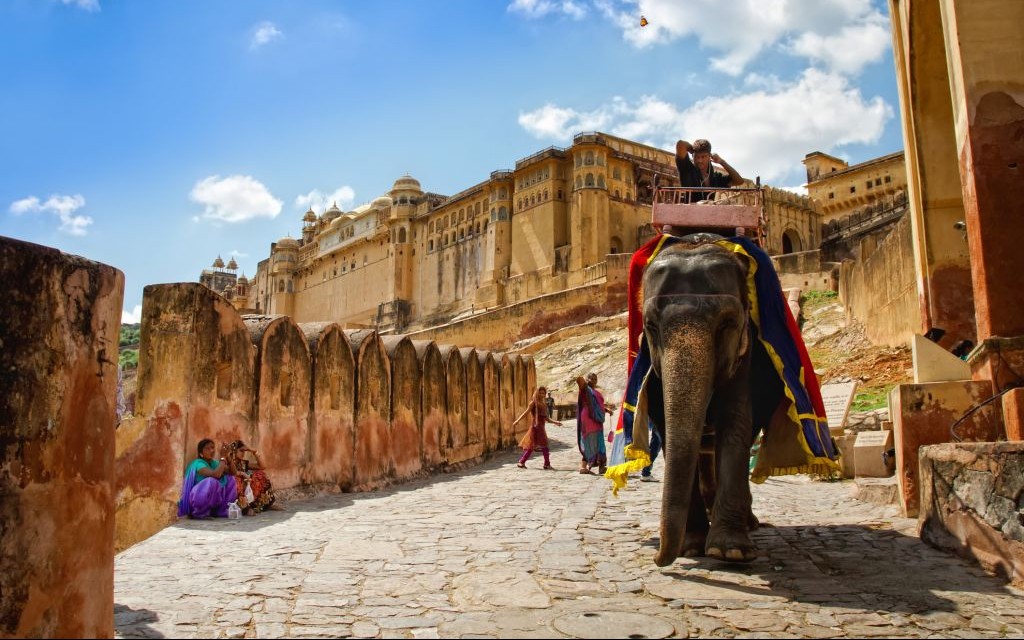 Amber Fort, Jaipur, Rajasthan, India © Elenatur | Dreamstime 40053990