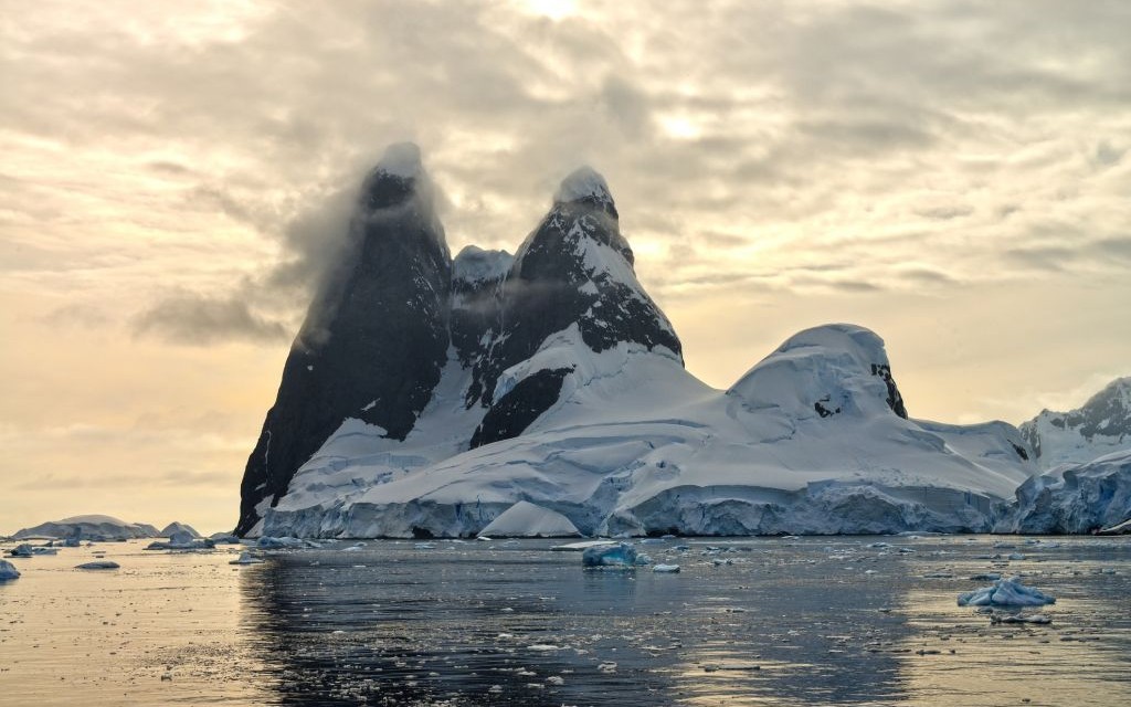 Cape Renard Towers, Lemaire Channel, Antarctica © Andreas Hollerer | Dreamstime 61156450