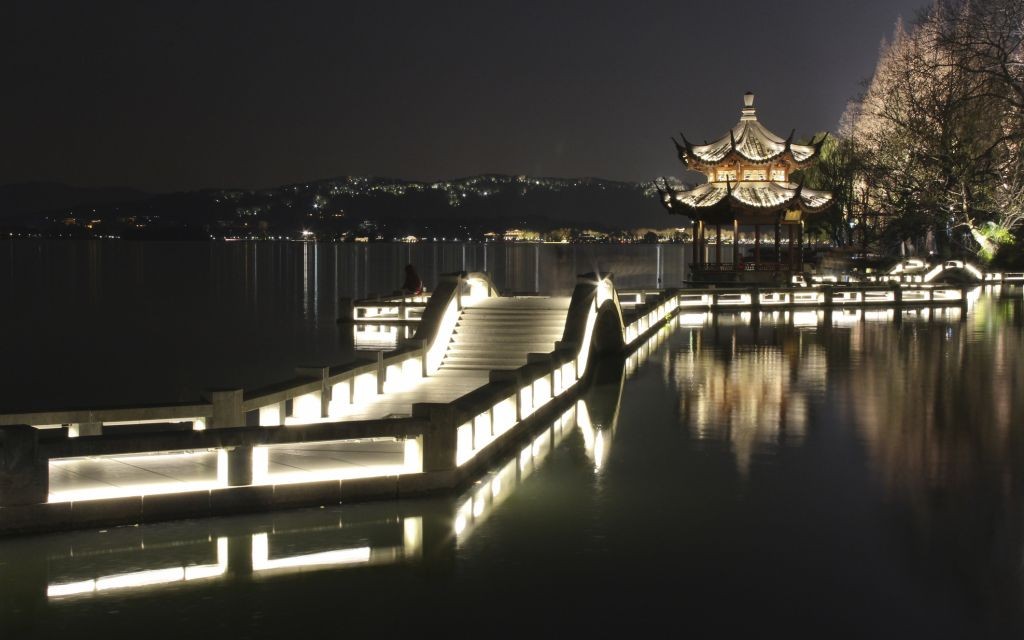 West Lake Hangzhou, China © Tulipmix | Dreamstime 40797476