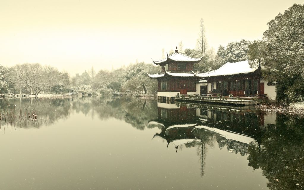 West Lake, Hangzhou, China © Zhaojiankang | Dreamstime 36053086