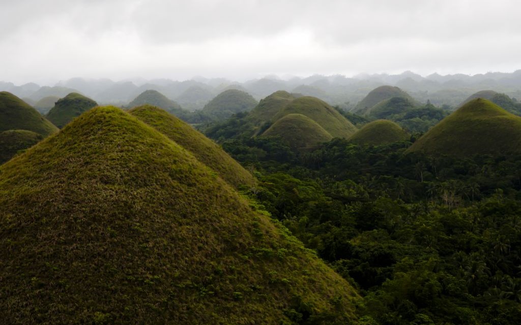 Chocolate Hills, Bohol, Philippines © Photonphotos | Dreamstime 38794963