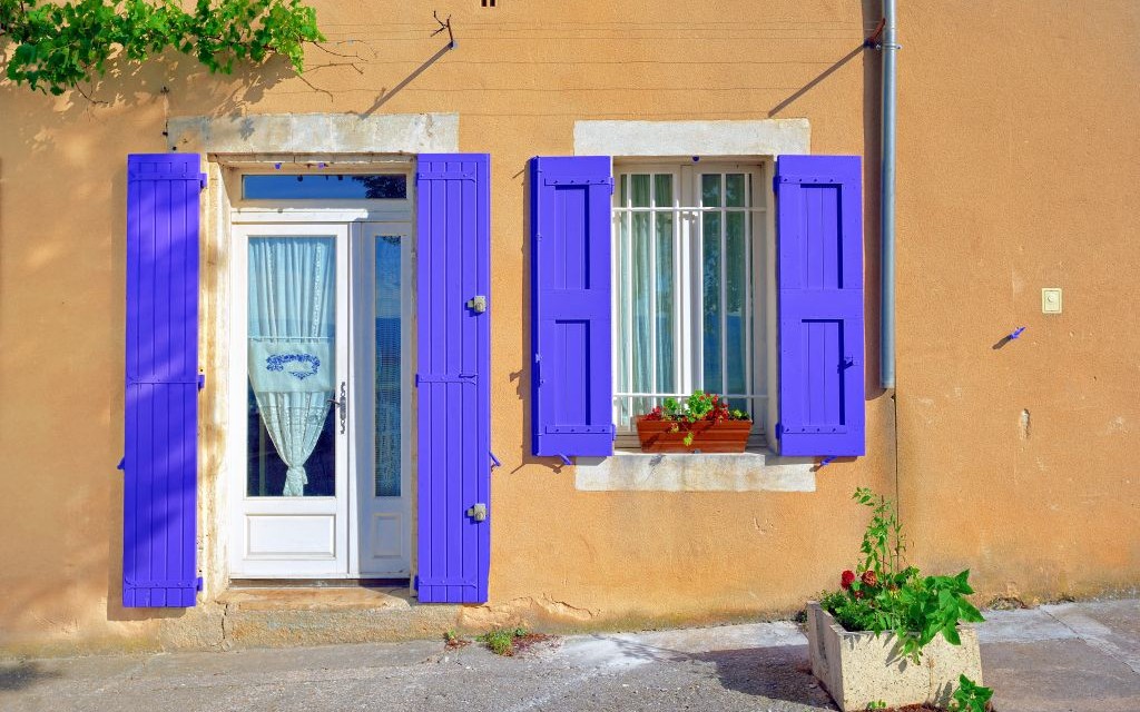 Lavender Shutters in Bonnieux Village, Provence, France © Oleg Znamenskiy | Dreamstime 51371935