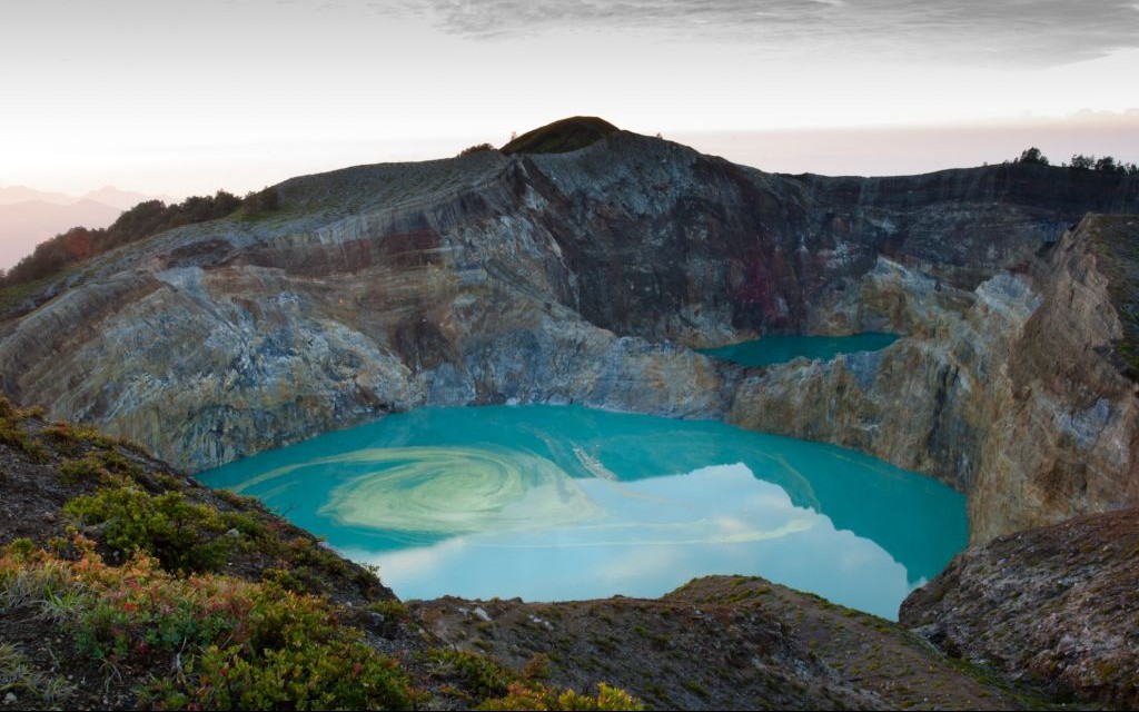 Kelimutu Lake, Indonesia © Piero Cruciatti | Dreamstime 15577635