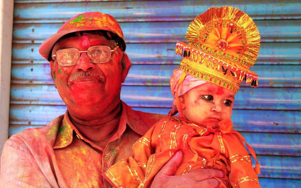 Celebrating Holi in Udaipur, India © Dhammabum | Dreamstime 39261855