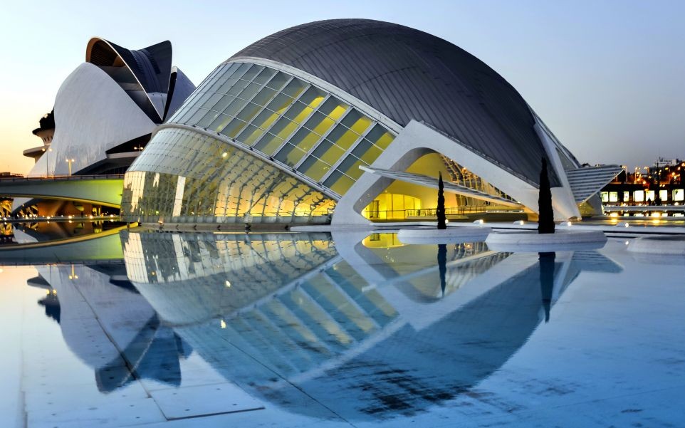 City of Arts and Sciences by Santiago Calatrava, Valencia, Spain © Elevationus | Dreamstime 55616250