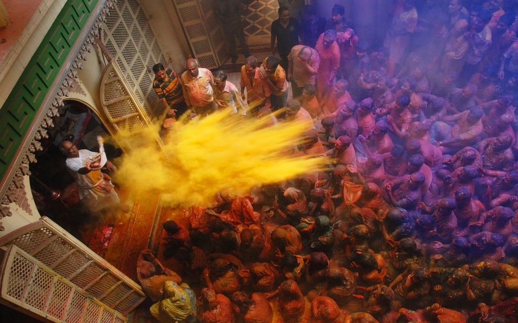 Holi Festival, Gopi Krishna Temple Kolkata, West Bengal, India © Samrat35 | Dreamstime 23820381