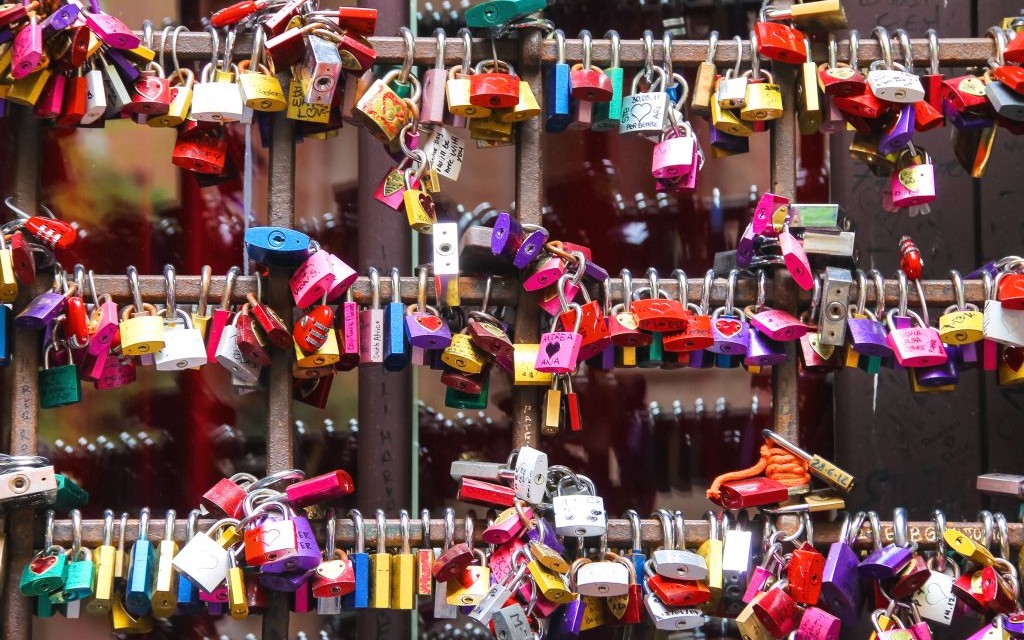 Love Locks on the Juliet House in Verona, Italy © Nicknickko | Dreamstime 47345164