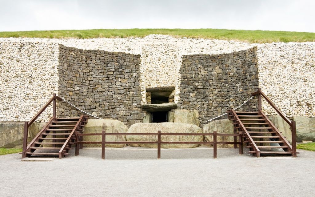 Newgrange, Ireland © Unaphoto | Dreamstime 8714254