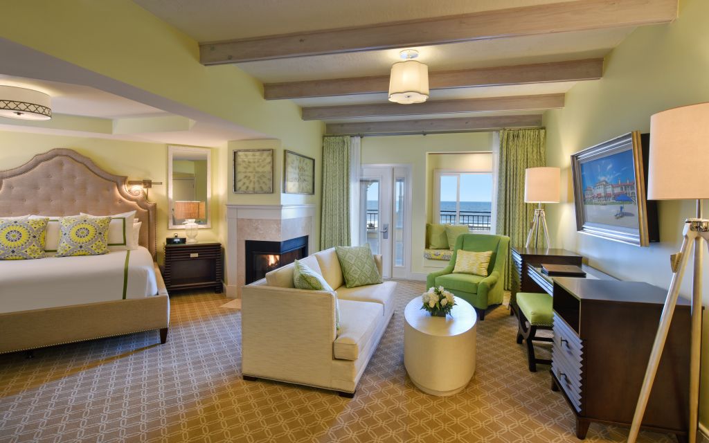 TLC_67636583_Deluxe_Ocean_Suite_King_Bed_-_Rm_331 © The Lodge & Club | Ponte Vedra Beach crop