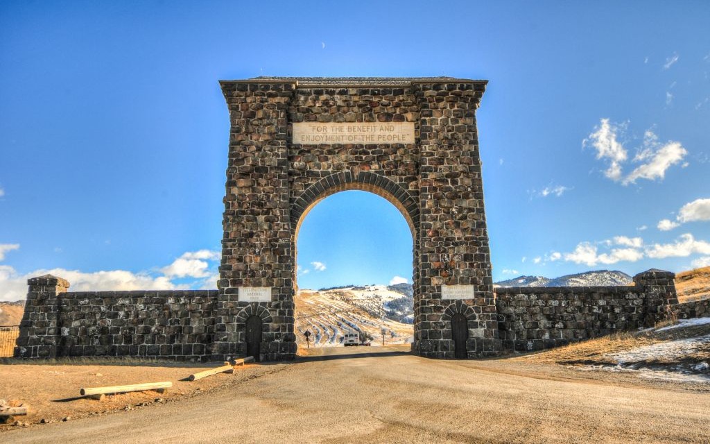 Entrance to Yellowstone National Park, Gardiner, Montana © Demerzel21 | Dreamstime 39646271