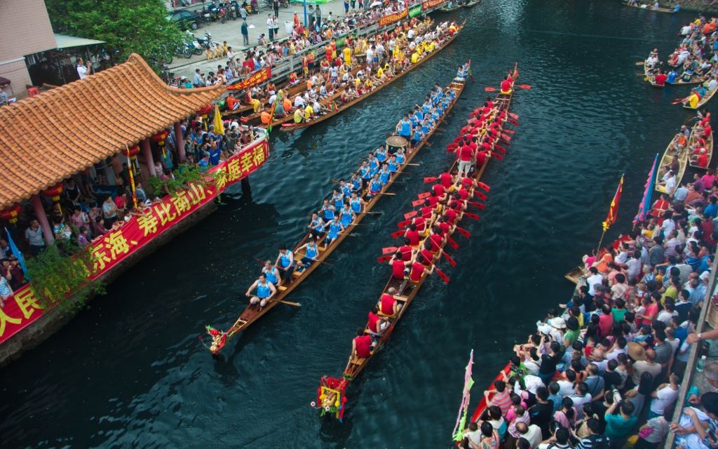 Duanwu Dragon Boat Festival, Lizhiwan River, Guangzhou, China © Guangliang Huo | Dreamstime 31696430