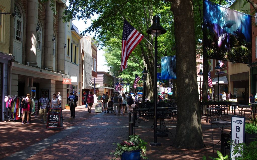 Main Street, Charlottesville, Virginia © Randomised | Flickr