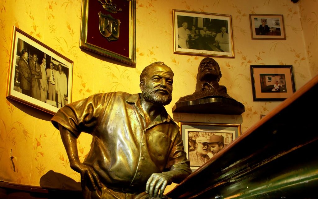 Statue of Ernest Hemingway in El Floridita Bar, Havana, Cuba © Tzooka | Dreamstime