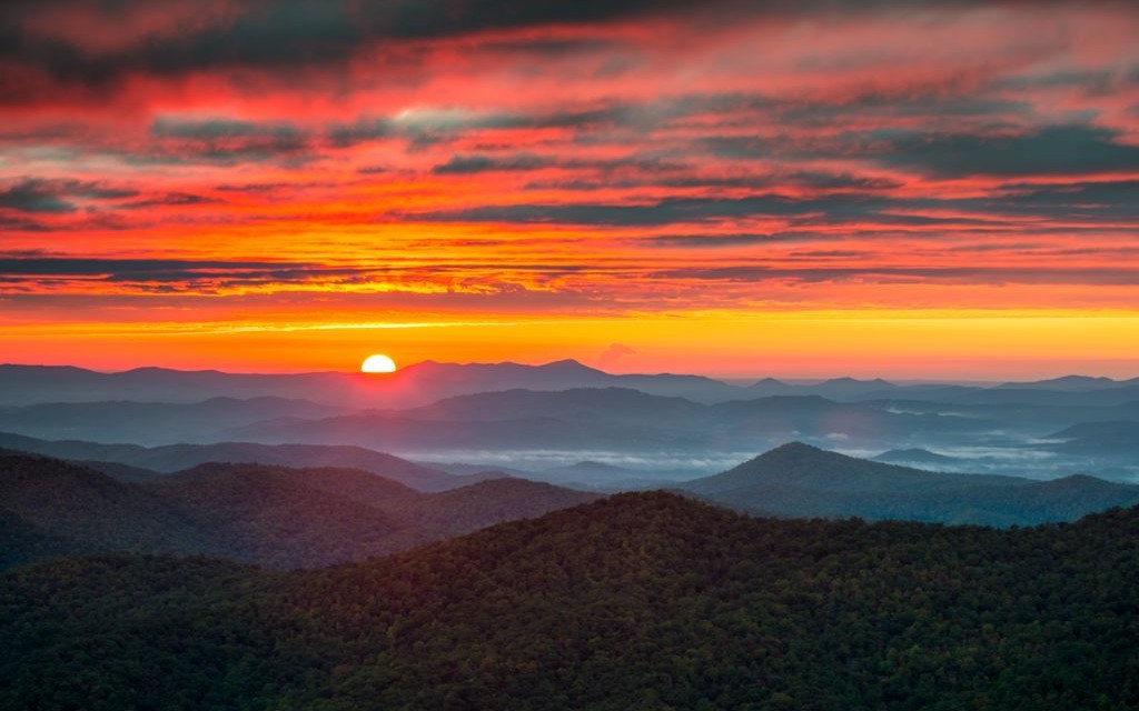 Sunset on North Carolina's Blue Ridge Mountains © Daveallenphoto | Dreamstime 49767258