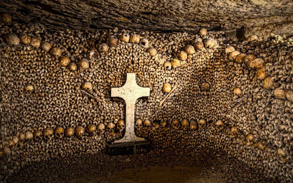Catacombs of Paris, France © Dirk Wenzel | Dreamstime 58914025