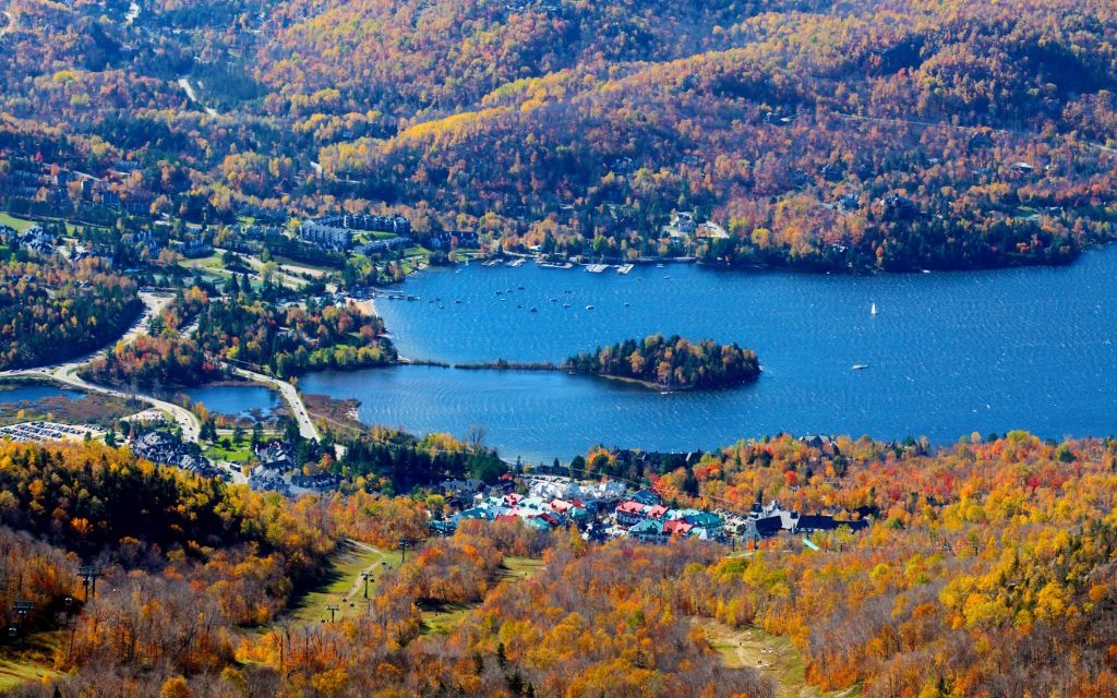 Mont-Tremblant, Canada © Aivoges | Dreamstime 26799043